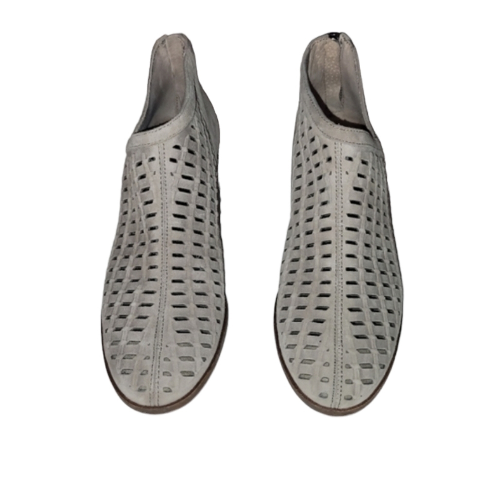 VINCE CAMUTO Pekkan Perforated Suede Ankle Boots in Graystone, Size 6.5 - Picture 3 of 8